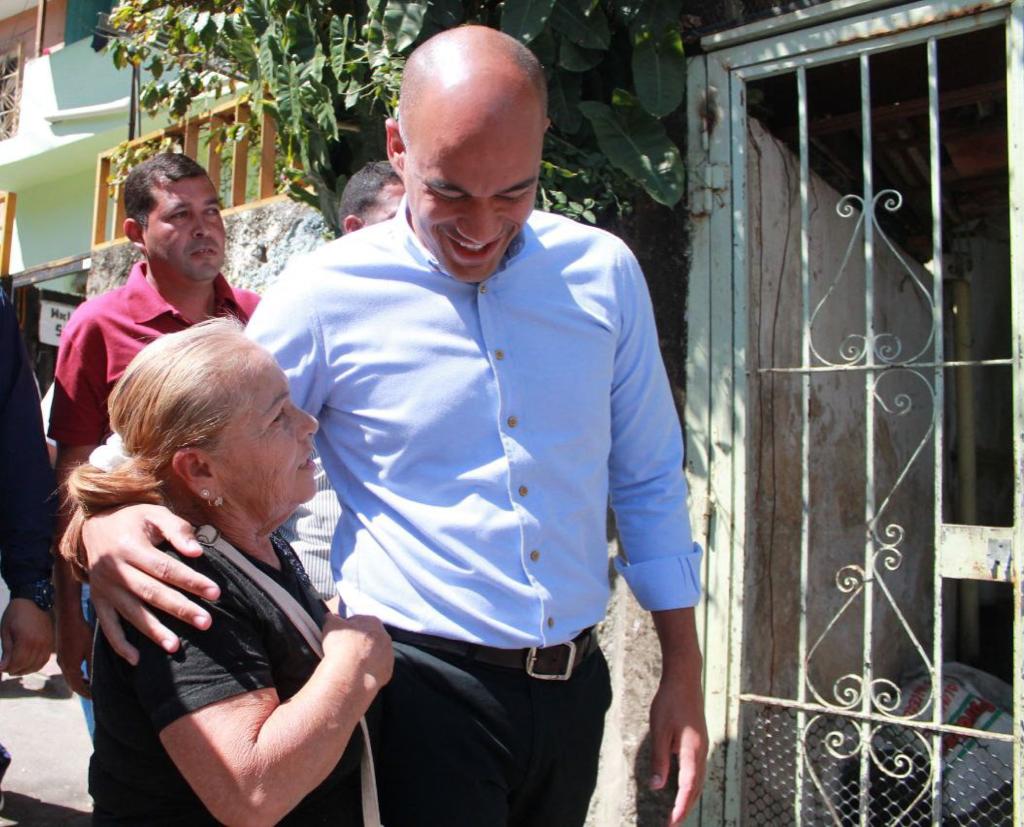 ¡Felicidades en su día a las y los adultos mayores! Son el mejor ejemplo y guía para avanzar el camino de la vida, un apoyo incondicional que nos brinda amor y sabios consejos. Nuestro compromiso de cuidarlos y protegerlos siempre,así como ustedes lo hicieron y hacen con nosotros