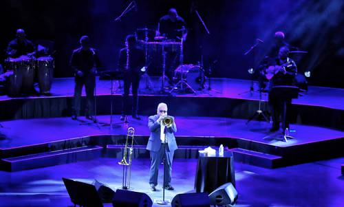 jazzessences's tweet photo. #WillieColón cumplió su compromiso con #México y lanzó una brutal carga de #salsa https://t.co/eeZgUSN0aC https://t.co/CrQ2oRVV3B