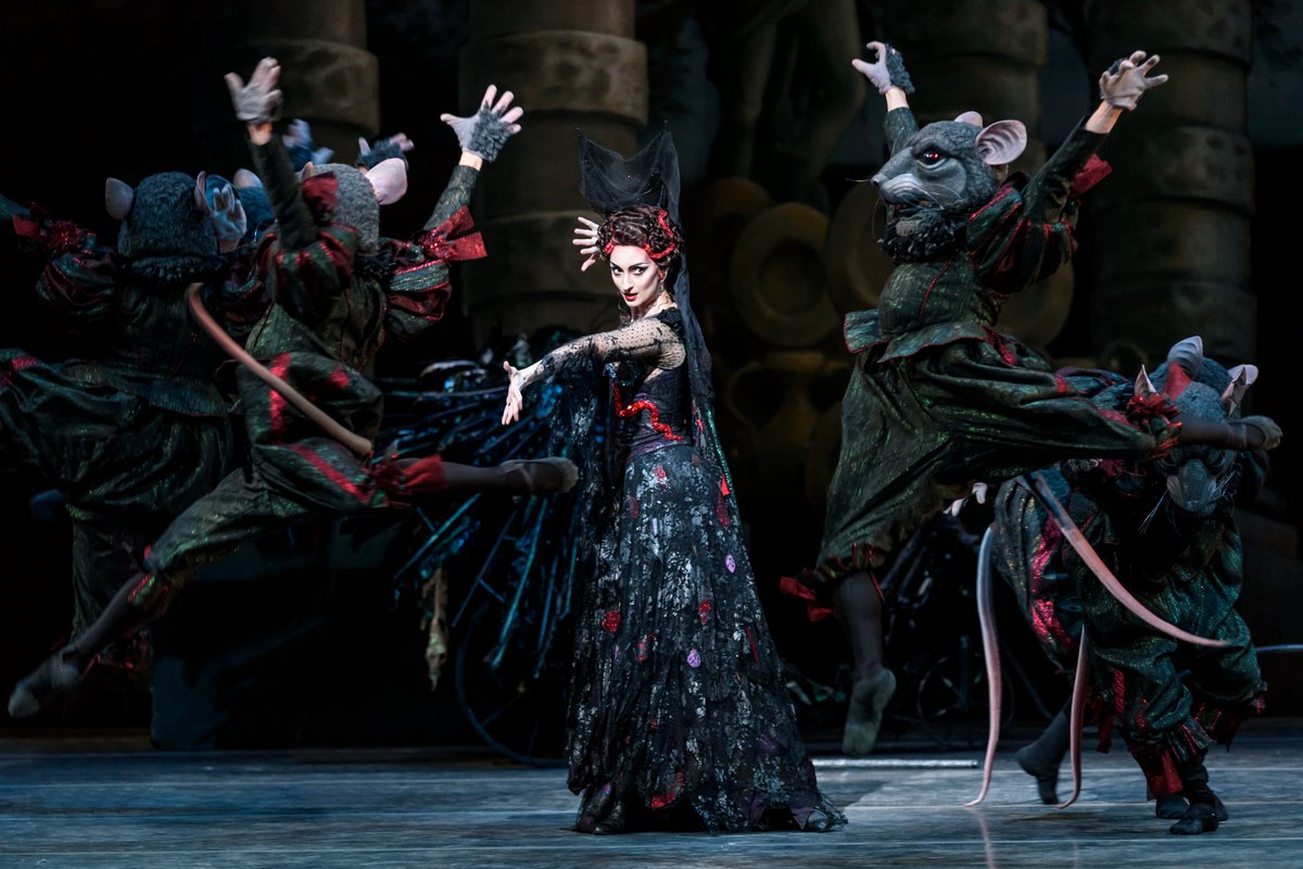 Heb jij al kaarten voor de filmregistratie van de klassieker Doornroosje? Dit prachtige ballet van The Royal Ballet uit Londen is op vrijdag 2 juni te zien in onze Rabo Zaal. Laat je betoveren door prinsen, prinsessen en feeën. Een magische belevenis! lievekamp.nl/doornroosje