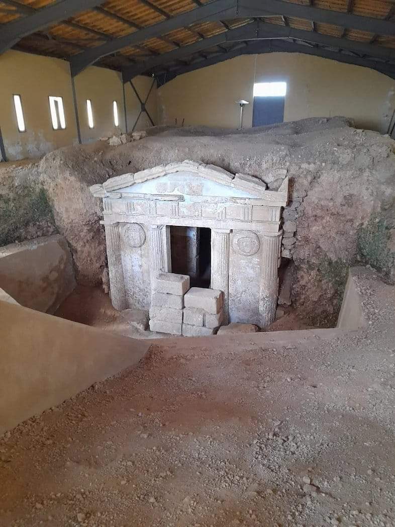 Macedonian Tomb (2nd Century BC) with Two Chambers and a Doric Facade, Ptolemaïs, Macedonia - Greece.

#archaeohistories