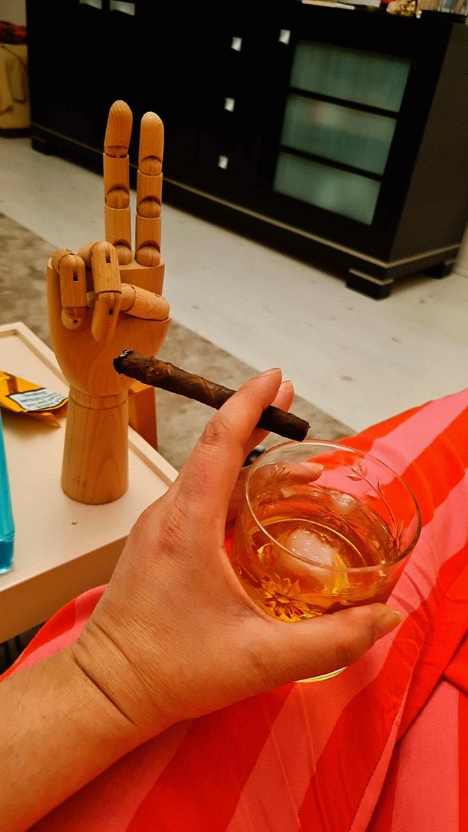 ozanozum's tweet image. Ben tekim ve hepinize yeterim
Gerektiğinde beterim.
Benden bi tane daha yok... #drinktime