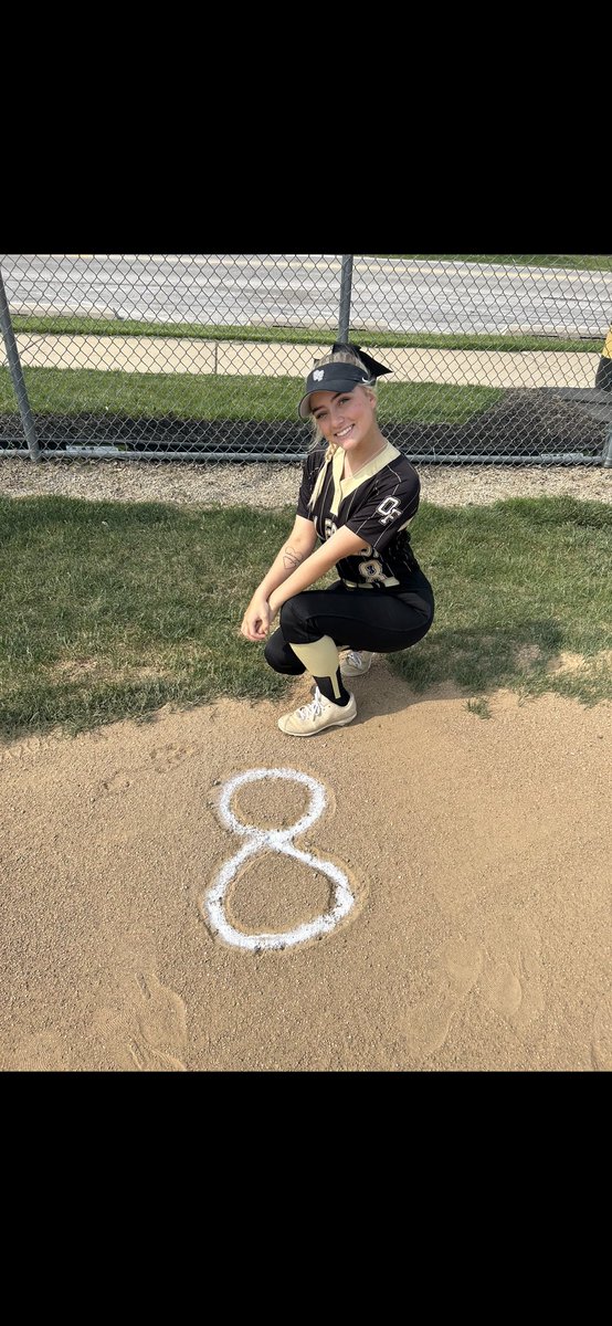 stephanie_s08's tweet image. thank you @ofhssoftball for everything🖤💛 so grateful for this program!!