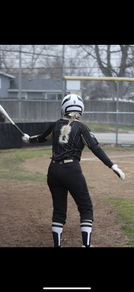 stephanie_s08's tweet image. thank you @ofhssoftball for everything🖤💛 so grateful for this program!!