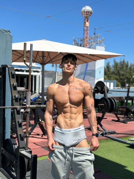 Hello summer 🌞💪 https://t.co/n1FbwpV344<a href="/tag/fitness"class="tags"><span>#fitness</span></a><a href="/tag/swimming"class="tags"><span>#swimming</span></a>