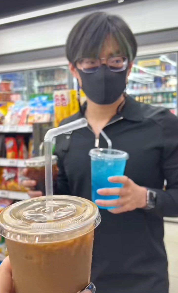 How to make a Korean 7-Eleven Drink by KREW ✨ 

#kftwt #krew