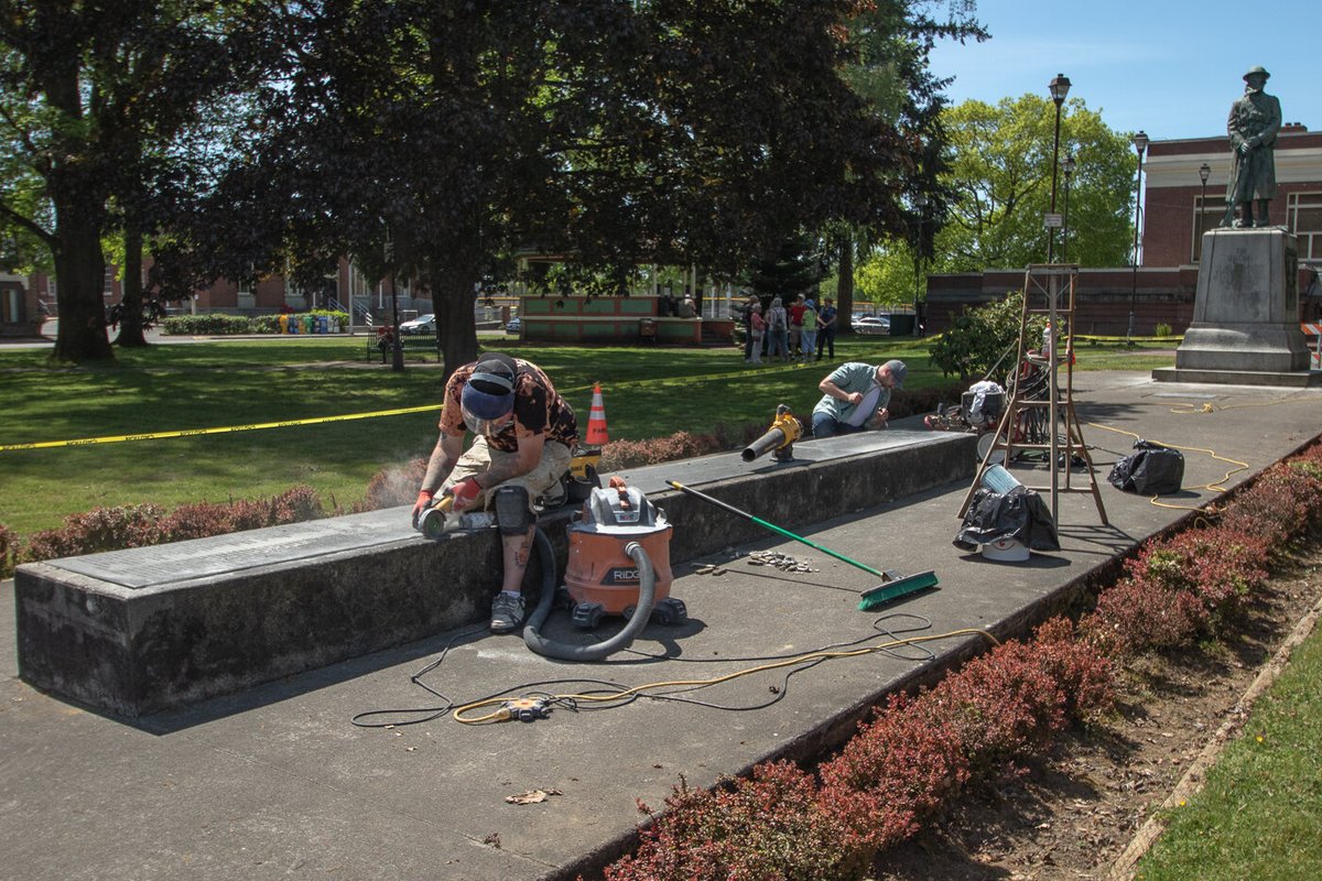 levelupnw's tweet photo. BAC always gives back to our communities. Members of @BACWWA, volunteered their time and labor to clean and restore both the Freedom Walk War Memorial and The Sentinel statue at George Washington Park in Centralia. https://t.co/gcH3IV4YLG