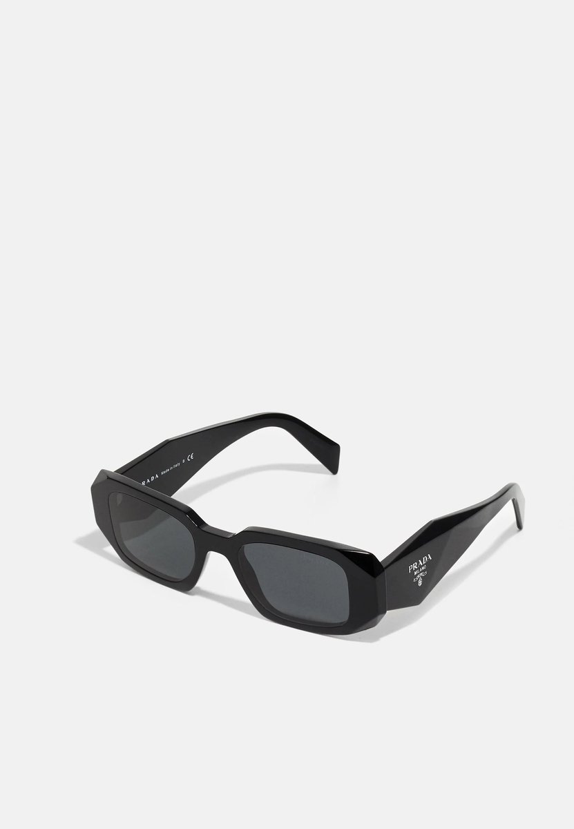 lkoldovsky's tweet photo. Everybody and their mama be rockin these https://t.co/9czdi76Vea