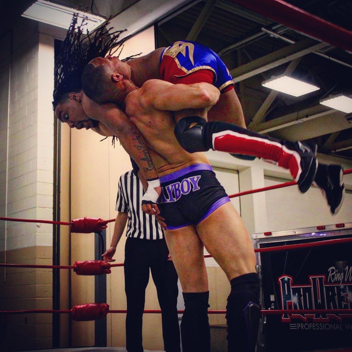 real_alexbryant's tweet photo. Caught him and took him for the ride ππ½
T-Bone SUPLEX π₯
#ImpactPlayer #MoodShifter #TrendingTopic #ProWrestler #ProWrestling #IndyWrestling #TBoneSuplex #Athlete #PlayboyAlexBryant https://t.co/n62gjMhEK4