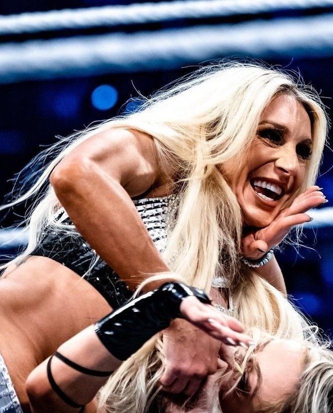 Hourly Charlotte Flair (@hourly_flair) on Twitter photo 2023-05-29 18:37:36