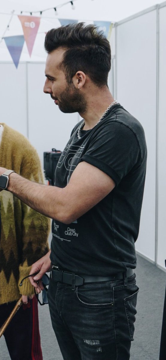 Daddydom wearing the merch is so slay of him