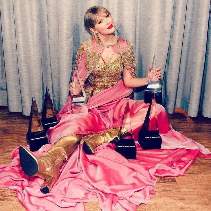 Remember when Taylor Swift was nominated in 5 Amas but took home 6.