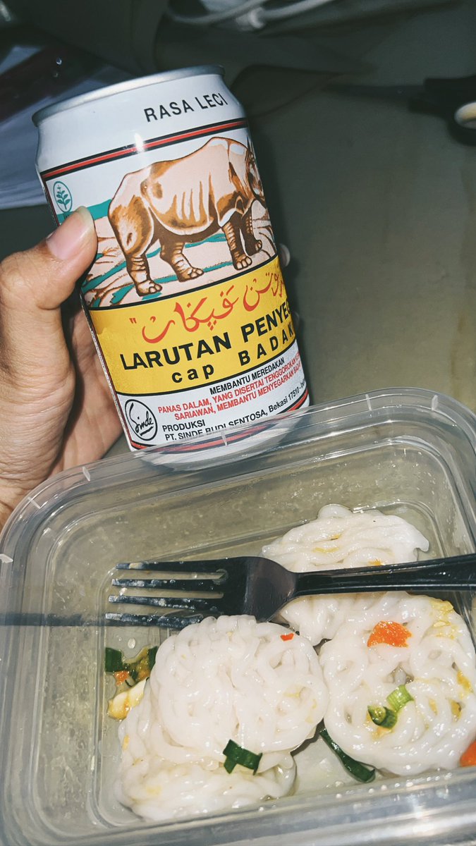 iye tu nyobain seblak ginian tengah malem🙃