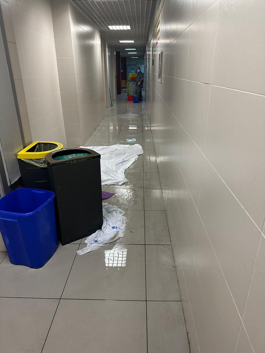 Estar de guardia y tener que lidiar con esto, en lugar de con los deberes de guardia en sí 😓 Vergonzoso es poco 🏥💔 Fotos de nuestro Servicio y de pasillos del hospital 📸