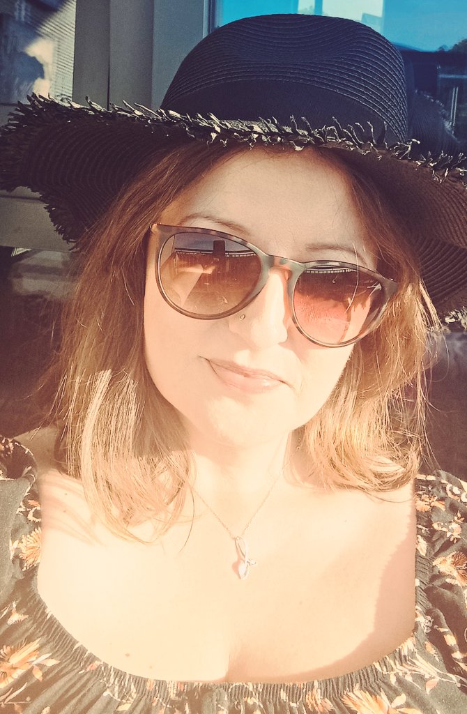 GlasVegasGrrl's tweet photo. 9 weeks.
1 broken humerus.
1 broken tuberosity.
1 cracked (still lumpy) cheekbone.
1 torn rotator cuff.
1 nerve-damaged knee.
A 7-wk chest infection (with cough that nearly led to divorce).
Aaaand an intercostal muscle strain.
😵💫 #isitdoneyet https://t.co/DT2I0Hfqma