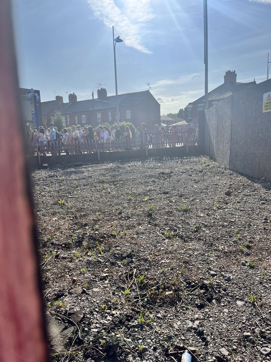 cjd_70's tweet photo. Queuing around the block to see @DeclanSwans at Y Cae Ras this weekend, belting performance guys 🤘🏼oh and @farfromsaints were pretty good to be fair 😉@wrexham @Wrexham_AFC https://t.co/vl4MxMDlBm