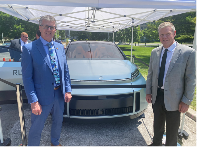 Look what @APMACanada and @OVIN brought to #QueensPark today! 🚙

Project Arrow is the first all-Canadian, #zeroemission concept vehicle designed and built in Ontario.

We’re leveraging our end-to-end auto supply chain to build the cars of the future.