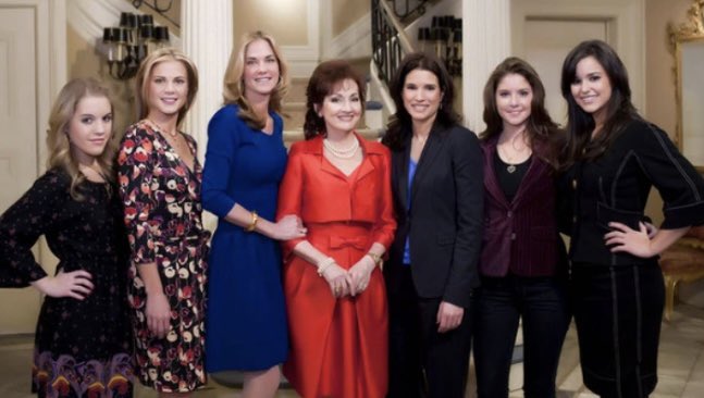 SoapyHousewife's tweet photo. @robinstrasser Those lovely ladies were on Santa Barbara. Now here are some of the beautiful and fabulous ladies of #Llanview #OLTL https://t.co/hbArOdAtrk