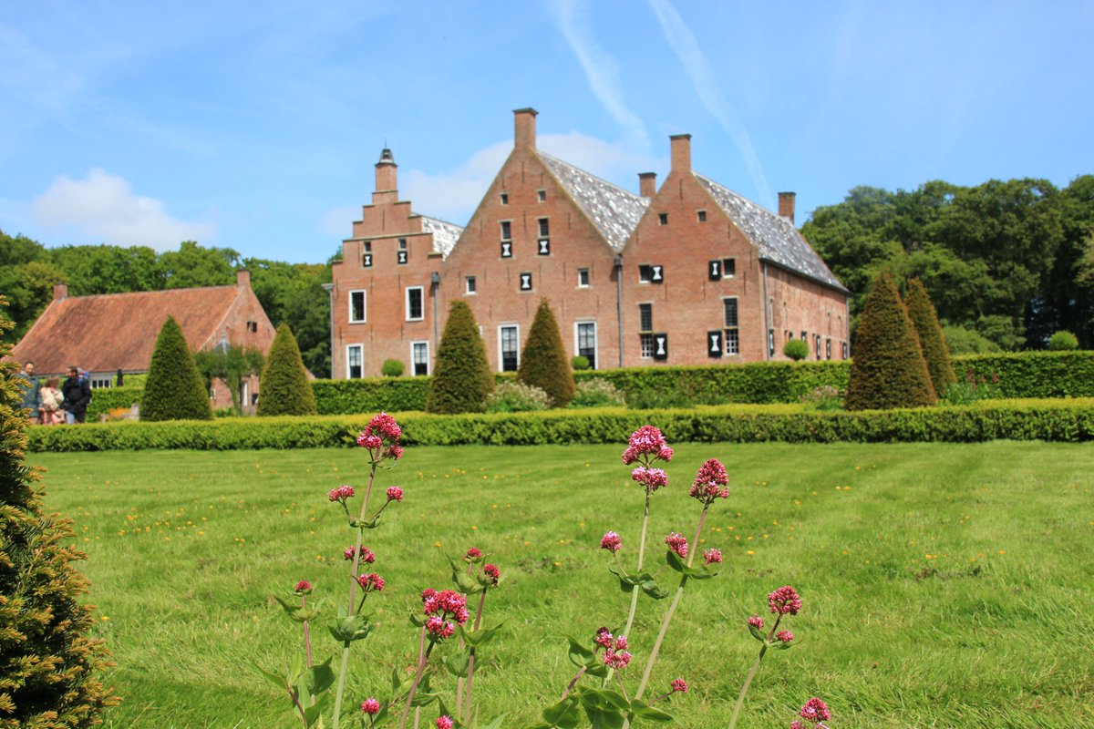 nettyroyal's tweet photo. Upstairs, downstairs - Day of the castle #dagvanhetkasteel #castleday #dayofthecastle 2023 - Visit to the Menkemaborg in Uithuizen. With #plaisircourtois @menkemaborg @AfienavanZanten https://t.co/eND0Ftxzhy