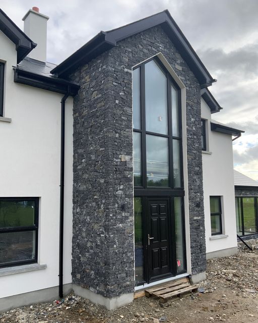 rugby_rep's tweet image. Fernhill Natural Ledgestone makes the entrance to your home impressive to all who see it! 😄
fernhillstone.com ! ⠀
#stonecladding #stone #stonecladdingireland #fernhillstone #interiorsandbuild #interiorstyling #interiordesign #Interiors #selfbuilni #nihomes #newbuild #ad