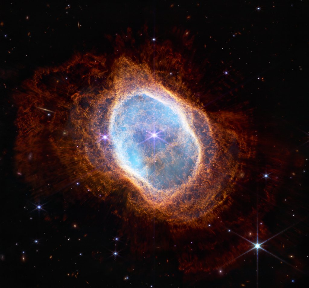Catalogada como NGC 3132, la Nebulosa del Anillo Sur es una nebulosa planetaria , el velo de muerte de una estrella moribunda parecida al Sol a unos 2.500 años luz de la Tierra
Crédito de la imagen: #NASA , #ESA , #CSA , #STScI , #NIRCam
apod.nasa.gov/apod/ap220714.…