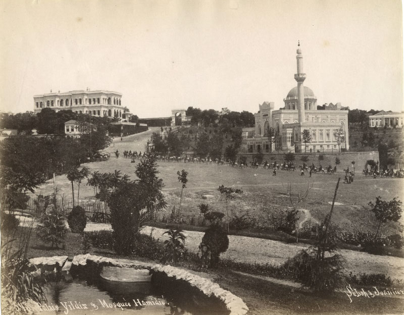 Yıldız Palace and Hamidiye Mosque, İstanbul, c 1900

Photo by Sébah and Joaillier