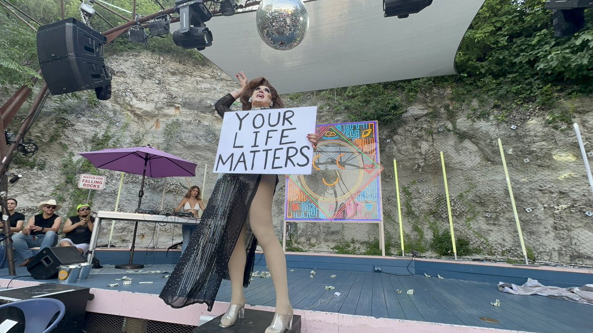 i love texas drag so much!! #longlivetexasdrag #yourlifematters #dragisnotacrime #nocopsatpride