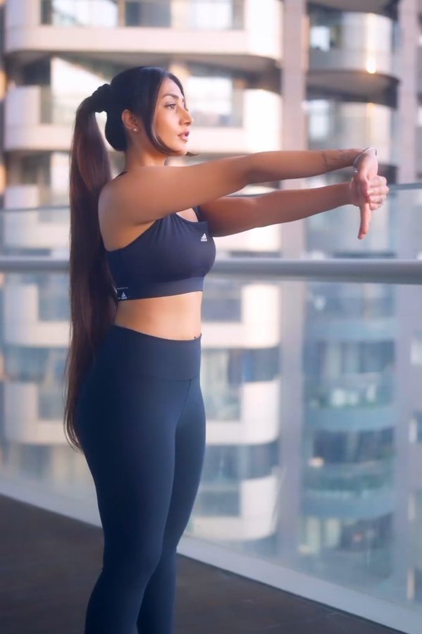 FxUVztEacAAmEO9?format=jpg&name=900x900