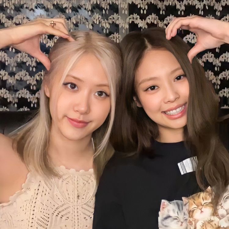 BlackpinkFL_'s tweet photo. n e w   p o s t    !

≡ ☁️’s tweet。

Happiest birthday to our sweet toto bee! Here’s to many more happy years with you and to the healthiest times to come. 

@totomoroll https://t.co/CScWnh1hzq
