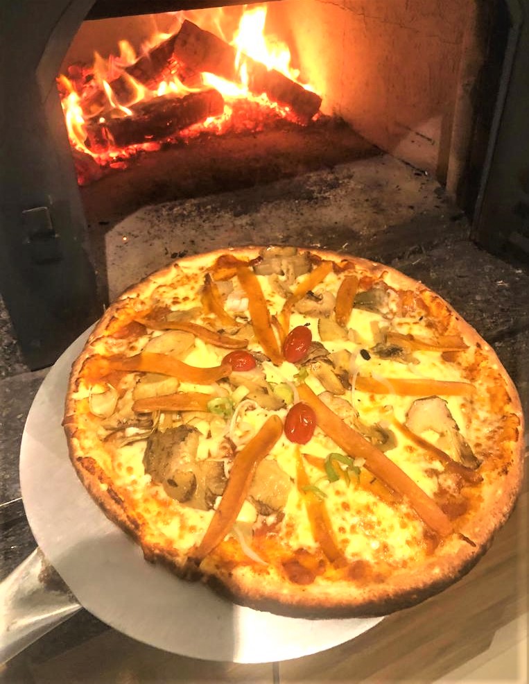 BottargaGold's tweet photo. Dizem que TUDO termina em pizza, mas pra nós também começa! 

Pizza de Bottarga Gold com um toque de alcachofra para começar bem a semana. 😋🍕

#BottargaGold #Pizza #Gastronomia #Culinaria #PizzaDay https://t.co/gTopcCCXSO