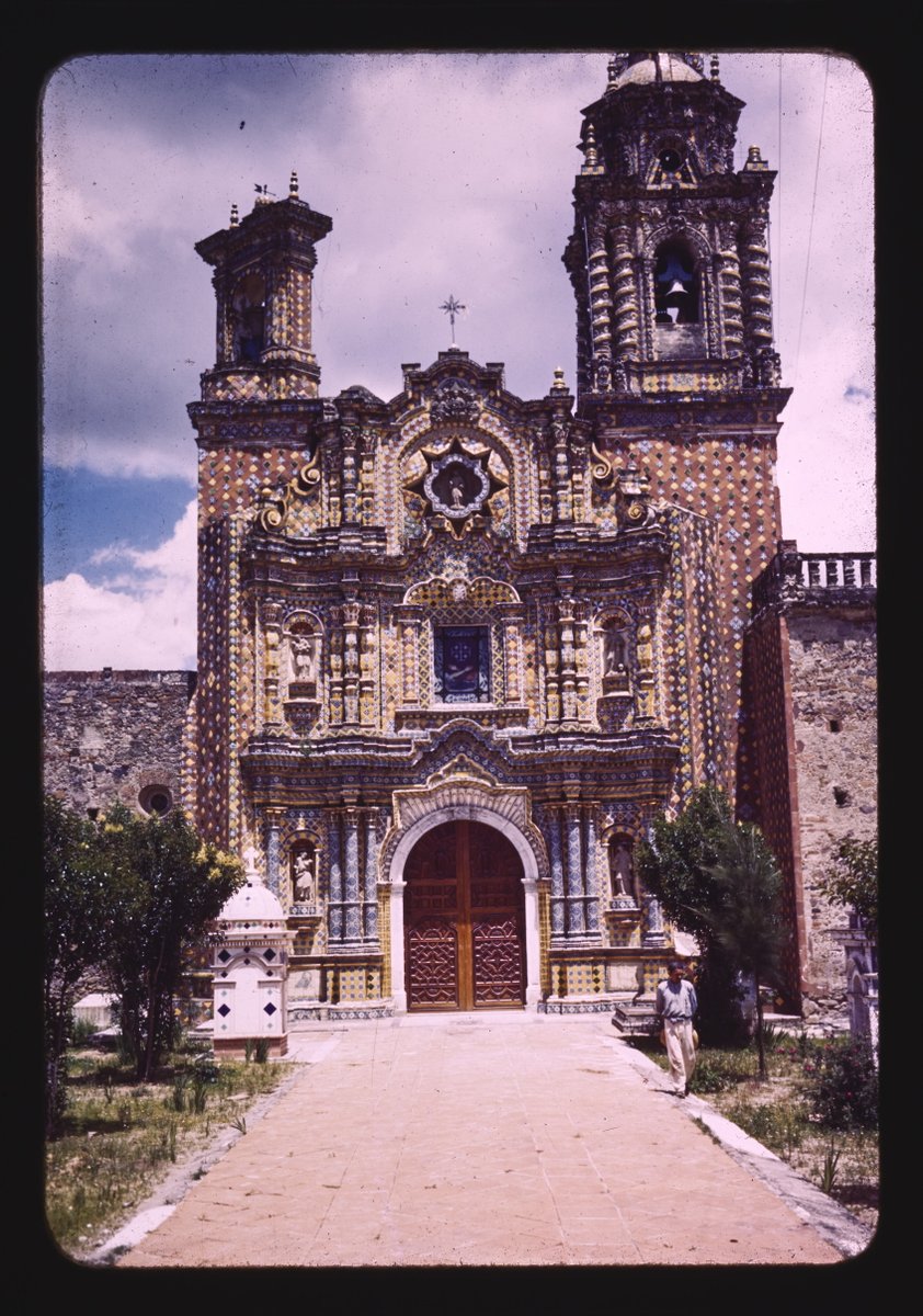San Francisco de Acatepec in Mexico. 
.
.

Taken in the mid 20th century By Florence Arquin
#FlorenceArquin #Photography @FAUArtsLetters #NEH #PresAccessFunded #Mexico #church