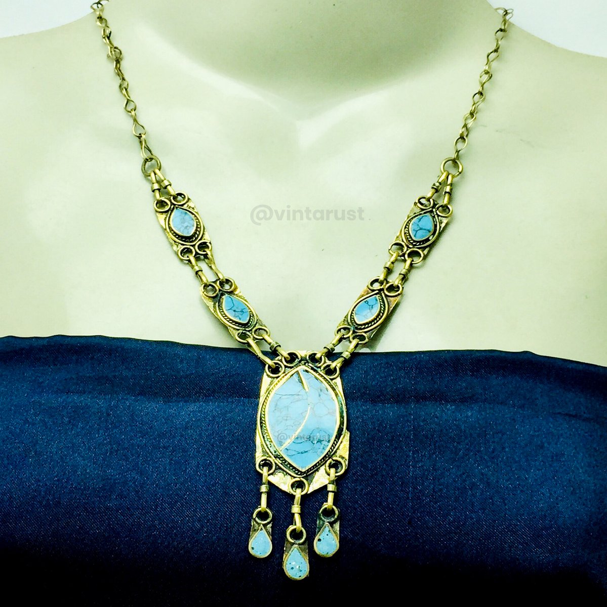 Tribal Light Weight Pendant Necklace.

Shop Now:
buff.ly/3MEUAYK

#tribaltreasures #vintagevibes #turquoisetales #craftedwithlove #southasianstyle #culturalchic #regalbeauty #jewelrygoals #fashioninspiration #vintarust #turquoisejewelry #turquoisegems #turquoiselove