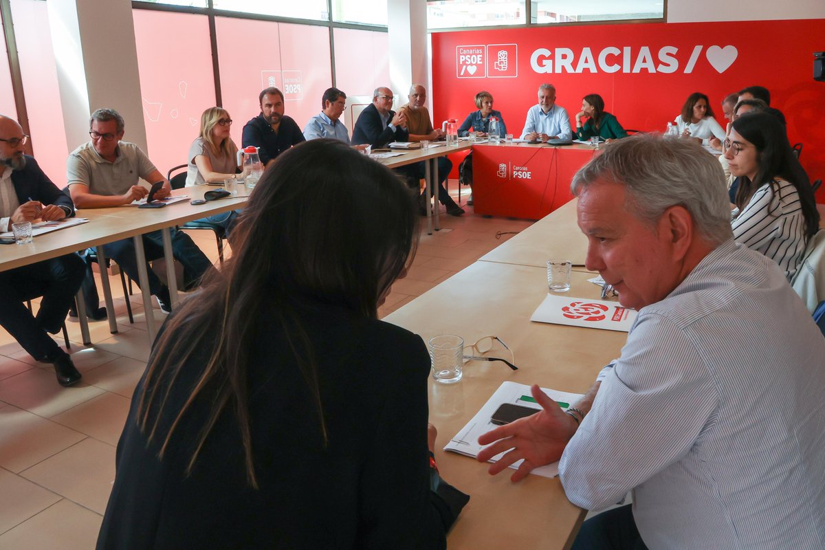 PSOECanarias's tweet photo. 🌹 Comisión Ejecutiva extraordinaria

➤ Reunión para analizar los resultados de las elecciones del #28M, en las que @PSOECanarias ha sido primera fuerza en votos en el ámbito municipal y parlamentario.

GRACIAS #Canarias por hacerlo posible.

Las Palmas de Gran Canaria 📌 https://t.co/MOuIgYrvkW