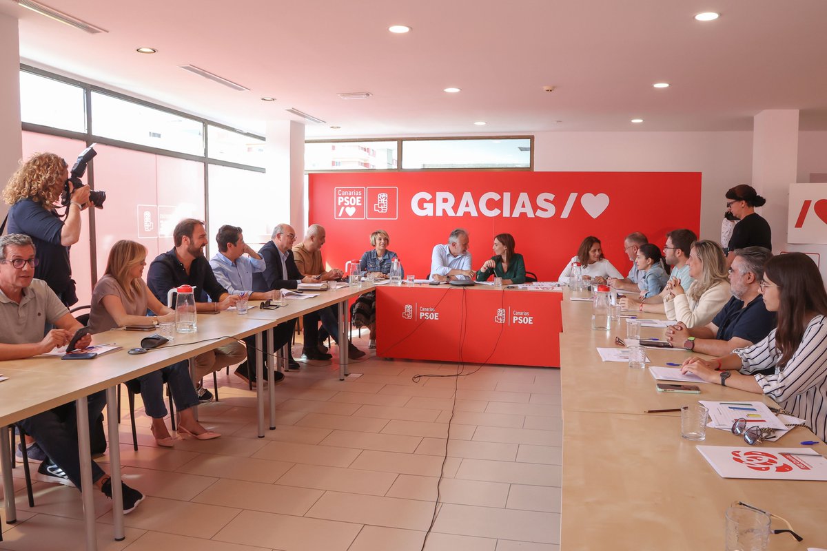 PSOECanarias's tweet photo. 🌹 Comisión Ejecutiva extraordinaria

➤ Reunión para analizar los resultados de las elecciones del #28M, en las que @PSOECanarias ha sido primera fuerza en votos en el ámbito municipal y parlamentario.

GRACIAS #Canarias por hacerlo posible.

Las Palmas de Gran Canaria 📌 https://t.co/MOuIgYrvkW