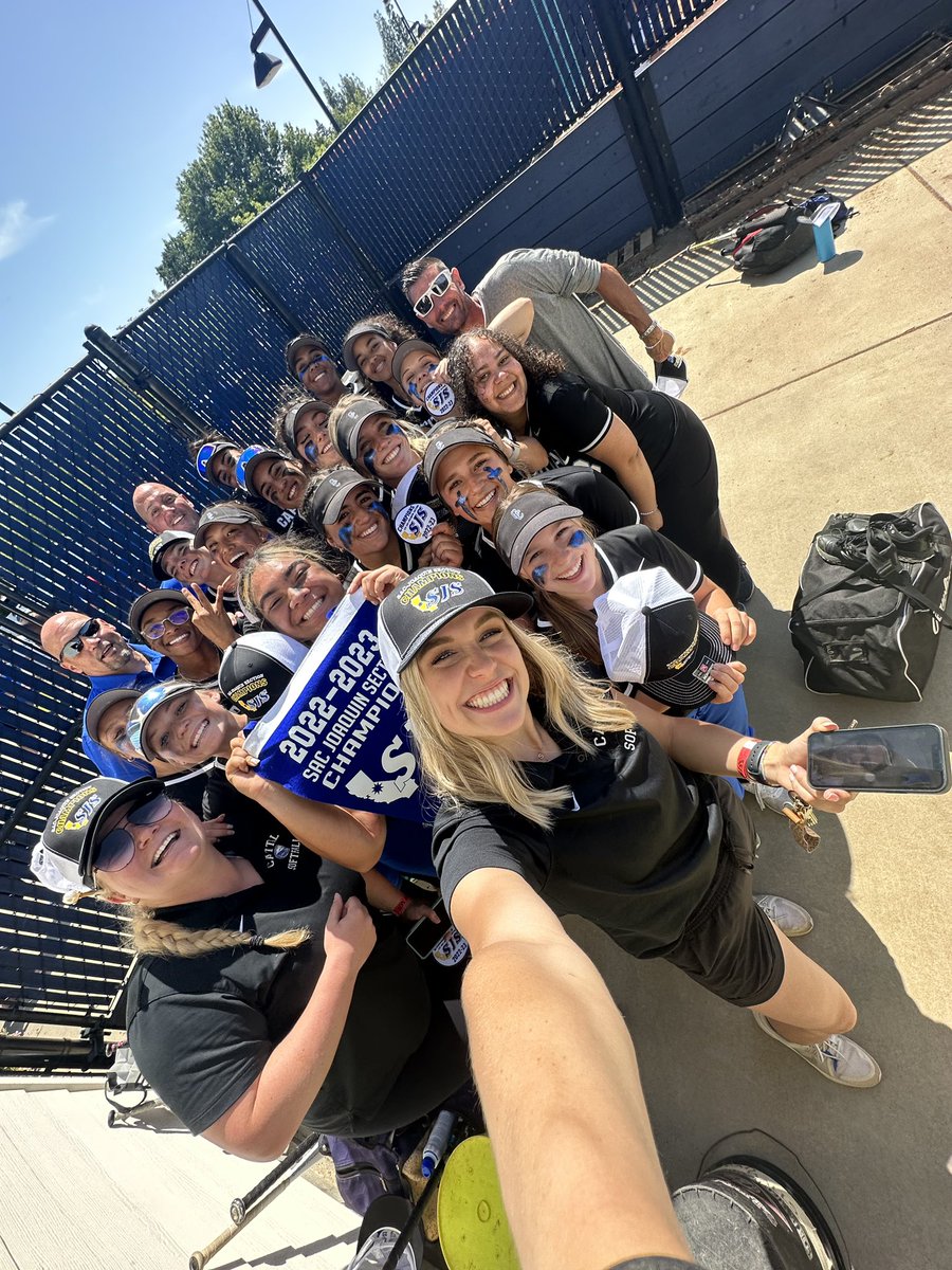 breejohnson2024's tweet photo. D4 SECTION CHAMPS‼️ So blessed to get to experience this with my girls 💙
@GoCCSAthletics @GoCougarNation @cifsjs @CIFState @ltglions2024 @CoachCatLTG @JoeHendersonLTG https://t.co/mA3MK6FRZj