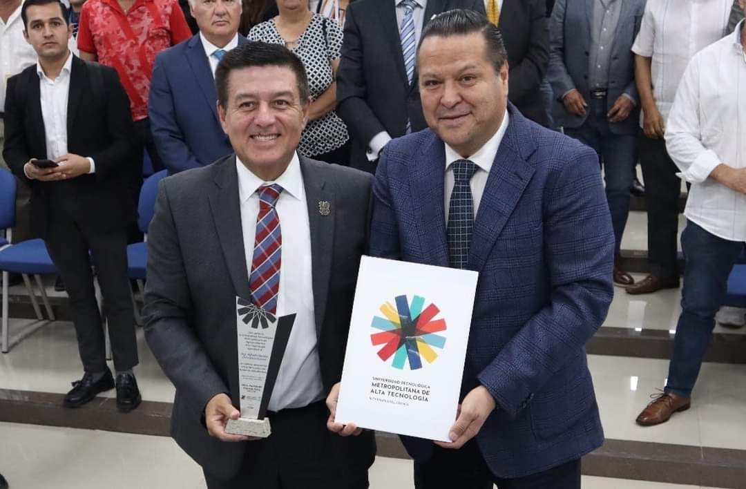 FHerreraAvila's tweet photo. El Ing. Alfredo Martín Cervantes García, Secretario de Finanzas del @GobAgs, impartió la conferencia "Las tecnologías de la información en el sector gobierno", en la @UTMetropolitana. 

#ElGiganteDeMexico https://t.co/zSe1yyS3Ft