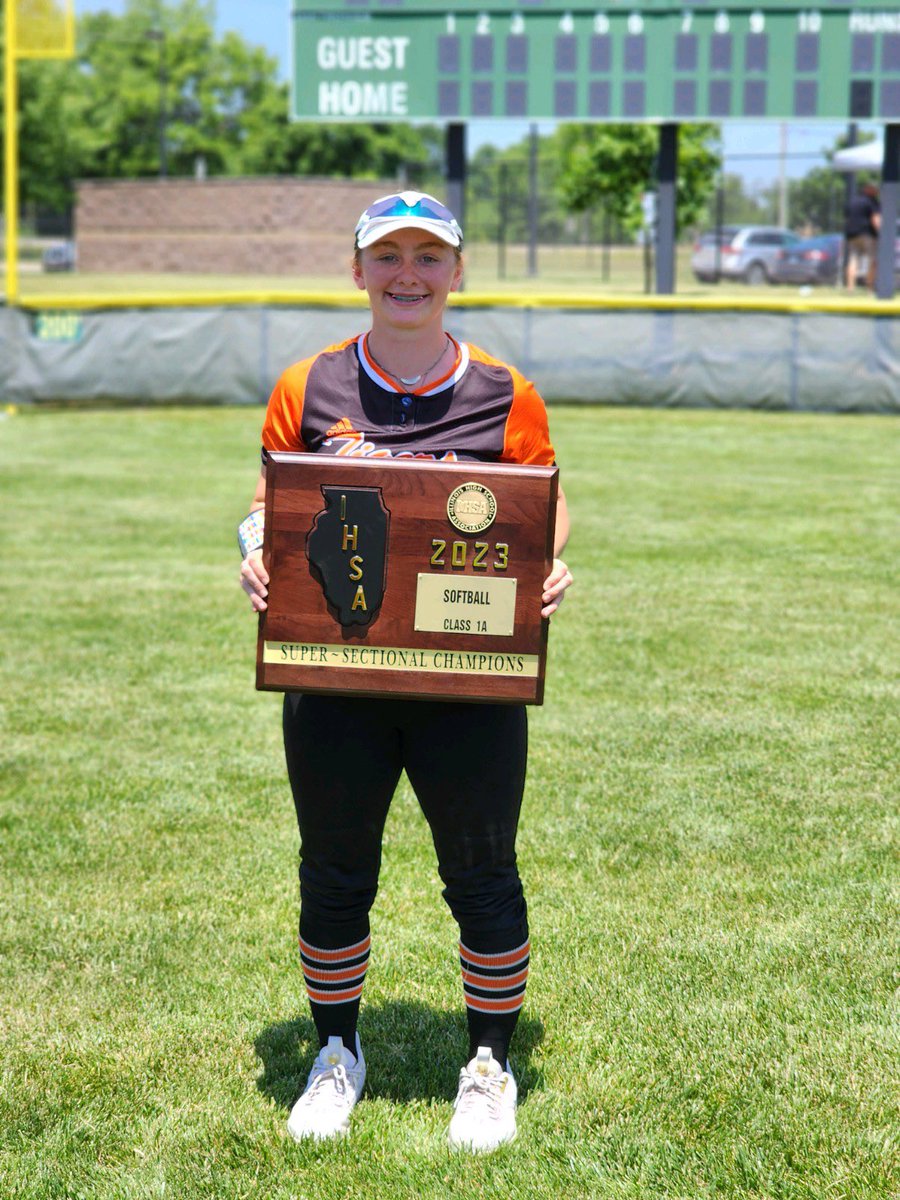 SaraFinn2026's tweet photo. Great job today tigers! Another trip to state! We beat Carrollton 3-2 and I had a solo home run in the eighth to put us up  by one!!! I also had a 9-3 put out!! Let’s go tigers as state on Friday!! We play at 12:30 at Peoria Sluggers complex for state!! https://t.co/e2dpm4Oyxq