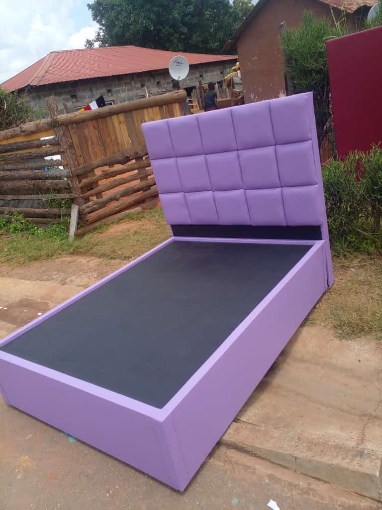 Double bed &amp; Head board selling at K2, 900 altogether. But seperate Double bed is K1, 800 and Head board K1, 500.
Help me by retweeting maybe the customer might be on your TL. ❤
#ZedTwitter 🇿🇲