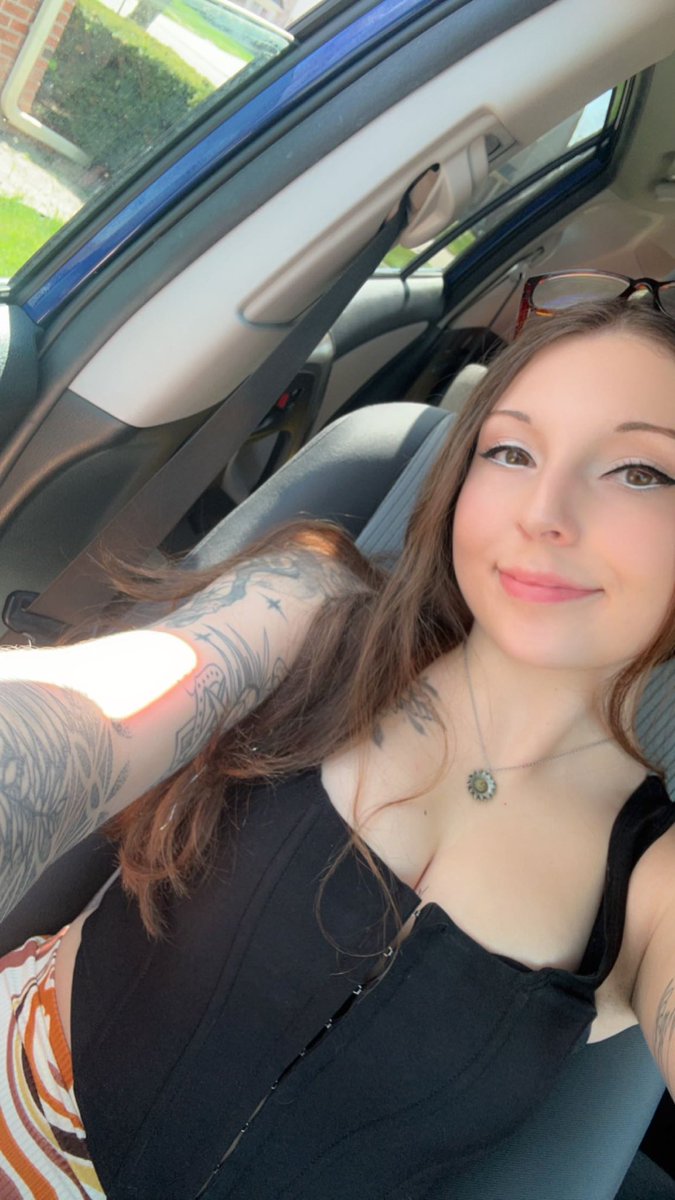 B (@leavebrittlone) on Twitter photo 