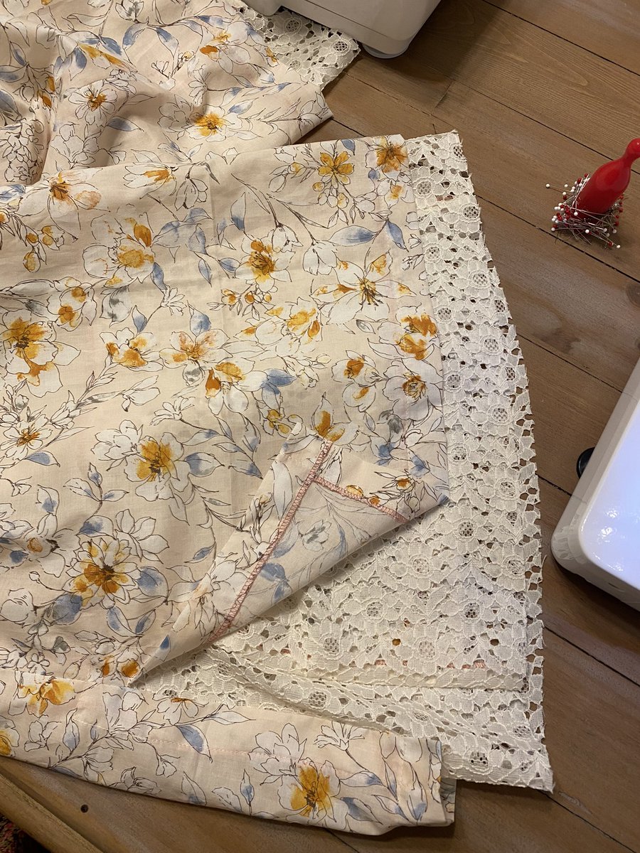 おはようございます。1stバージョンができました。フレアスカートのようなパンツです✨サイドはスリットです☺️欲が出てもう少し改良予定💭 https://t.co/pa74dVCG3b