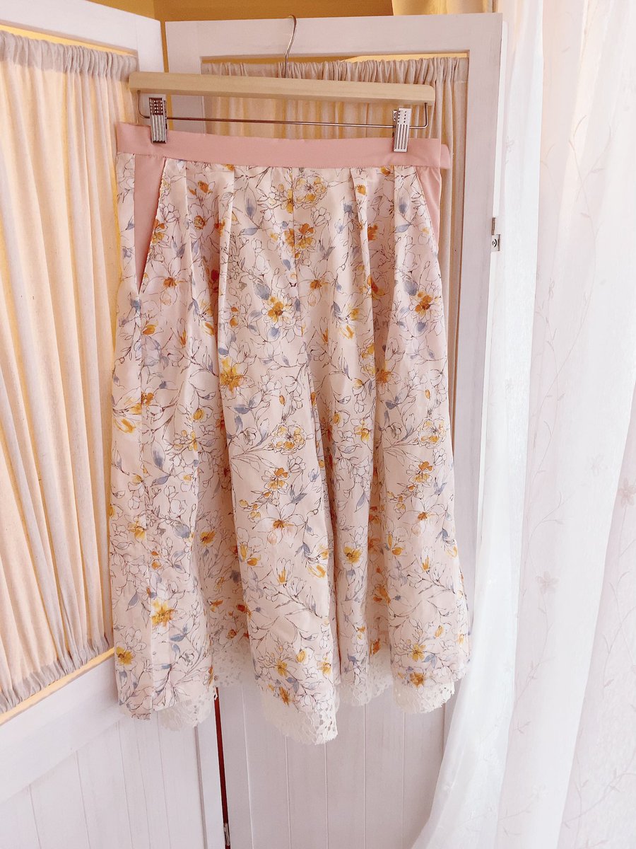 おはようございます。1stバージョンができました。フレアスカートのようなパンツです✨サイドはスリットです☺️欲が出てもう少し改良予定💭 https://t.co/pa74dVCG3b