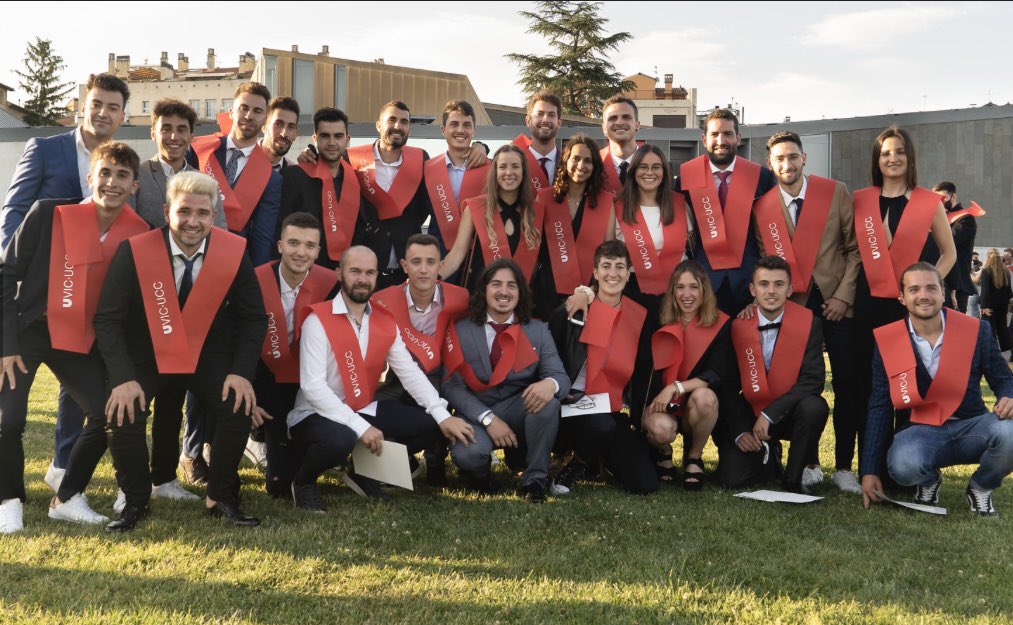 UVic_CAFE's tweet photo. Una graduació amb dues promocions, la #GradCafeUVic de les promocions 2016-20 i 2017-2021
https://t.co/PNrTaW0KpW (fotografies via
@uvic_ucc)
#grau #grauuniversitari #graucafe #cafe #esportsuvic #cafeuvic https://t.co/ay2PlK0Rpe