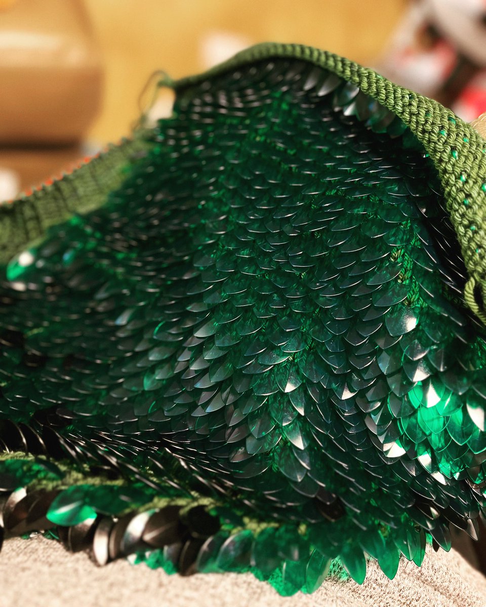 KnitPixy's tweet photo. Inspired by Raishan of Vox Machina fame - this too features over 1600 scales and is a mismash of various patterns knit in Sweet Georgia Yarn’s superwash worsted. Appropriate to wear to a wedding or do battle in
#CriticalRoleArt #knitting https://t.co/pxASeQdgmm