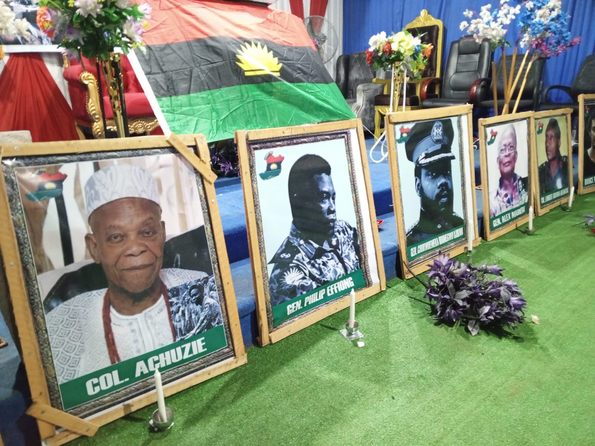 EmekaGift100's tweet photo. Night of candle light
#BiafraRembranceDay
#BiafraFallenHeroesDay
#30thOfMaySitHome https://t.co/5BKV30neeJ