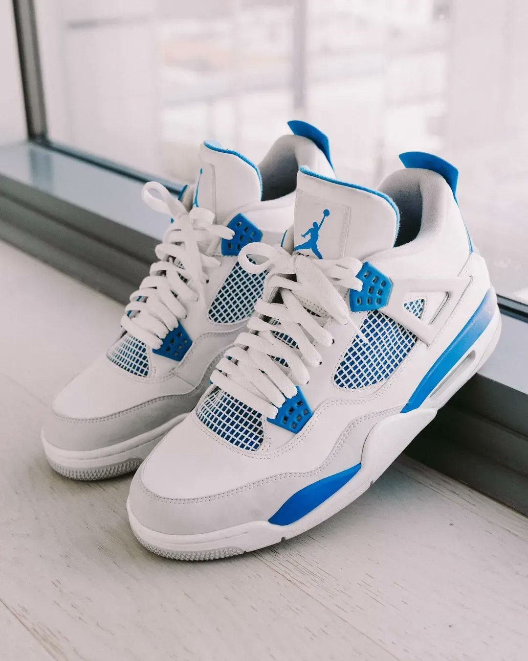 Jordan retro top 4 true blue