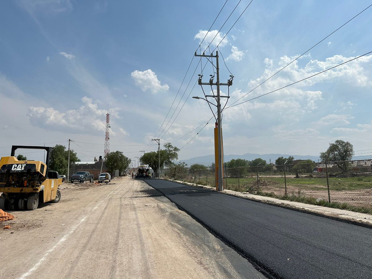 AntenaSanLuis's tweet photo. #Municipio | Con el programa #VialidadesPotosinas, el #GobiernodelaCapital sigue con trabajos intensos por el rescate de #calles y #avenidas
Se mantienen labores en avenidas Constitución, así como Camino al Aguaje, Frank Zarat y Camino a Simón Díaz -> https://t.co/eIYd85Y6nF https://t.co/Cweo2tcqUN
