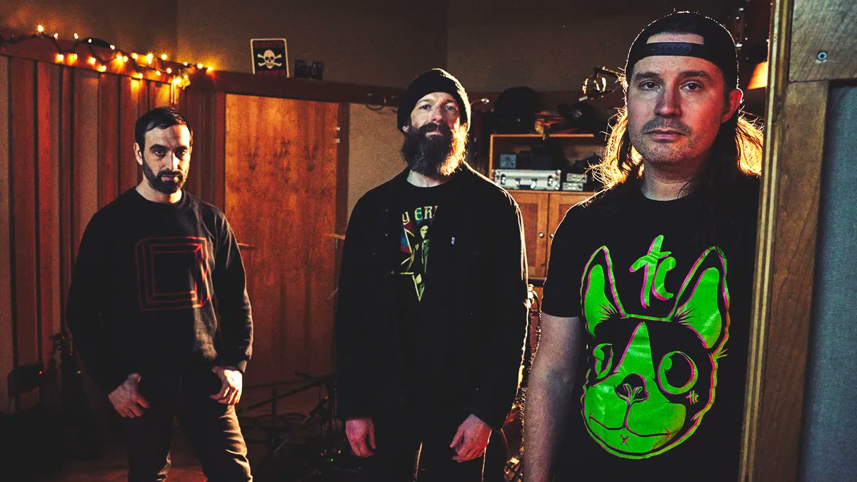 Score A/V (@scoreav) on Twitter photo 🔥 Breaking News : 6 ans après 'War Moans', les Américains de <a href="/mutoidman/">MUTOID MAN</a> sortiront leur quatrième album 'Mutants' cet été via <a href="/sargenthouse/">Sargent House</a>.
Un premier single "Call Of The Void" (dirigé par <a href="/2M2LN/">Two Minutes To Late Night</a>) est sur scoreav.com.
➡️ scoreav.com/mutoid-man-fil…
#Rck #Metal #Punk 🔥 Breaking News : 6 ans après 'War Moans', les Américains de <a href="/mutoidman/">MUTOID MAN</a> sortiront leur quatrième album 'Mutants' cet été via <a href="/sargenthouse/">Sargent House</a>.
Un premier single "Call Of The Void" (dirigé par <a href="/2M2LN/">Two Minutes To Late Night</a>) est sur scoreav.com.
➡️ scoreav.com/mutoid-man-fil…
#Rck #Metal #Punk