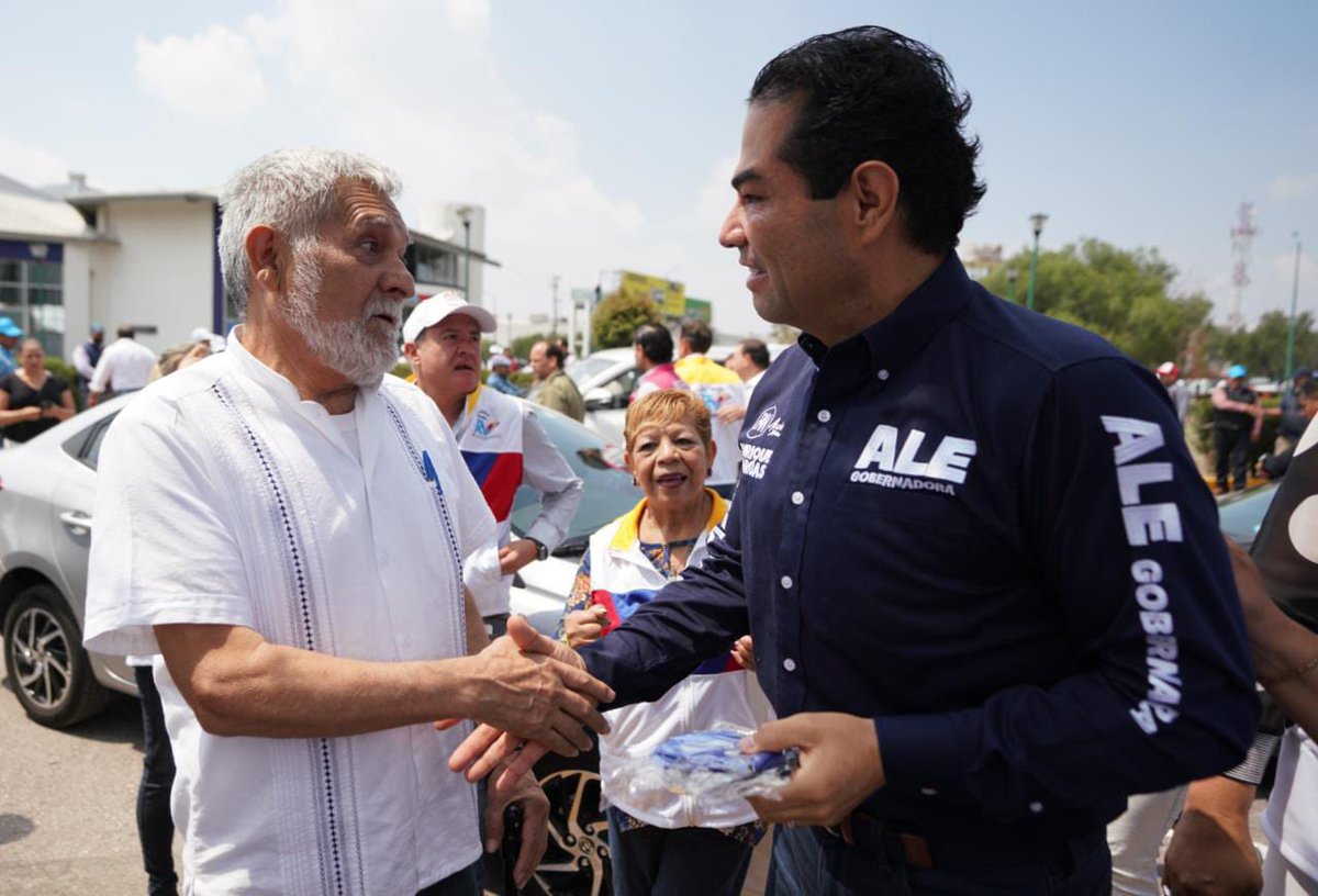 EnriqueVargasdV's tweet photo. Agradezco a la #RedEdomex su apoyo y acompañamiento durante más de un año por todo el Estado de México.
Seguimos trabajando juntos a favor de las y los mexiquenses.
#VamosXEdomex https://t.co/lZNkRHAt1L