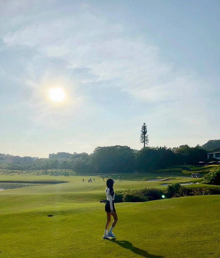Aurora64152561's tweet photo. Green, green grass of golf. ⛳️ #golf #golfer #golfers #golflife #golfswing #golfaddict #golfstagram #golfcourse #golfclub #golfaddict #golf #findyourcourse #shortsetking #carryyourclubs #golfheadz #witb #halfset #lessthan14 #shortset #golfreel #golfswing #minimalistgolf #instago https://t.co/MCnyXlTbEe
