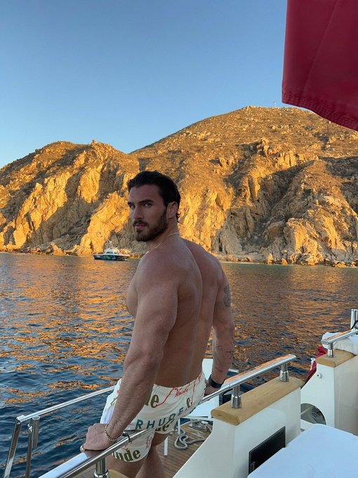 boat day in Cabo. Who&rsquo;s jumping in? https://t.co/Ea8wwVqC7k