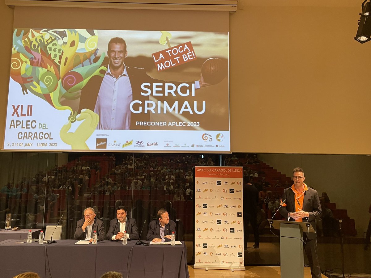 L’exjugador del Caprabo Lleida <a href="/sergigrimau/">Sergi Grimau</a> obre amb el seu divertit i alhora emotiu pregó la XXV Setmana Cultural de l’ <a href="/AplecCaragol/">Aplec Caragol Lleida</a> .  #AplecLleida2023